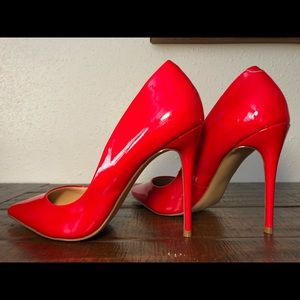 Steve Madden Daisy Pump Red Size 8